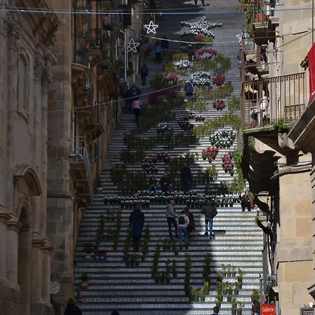 Al Centro Storico 3* Caltagirone